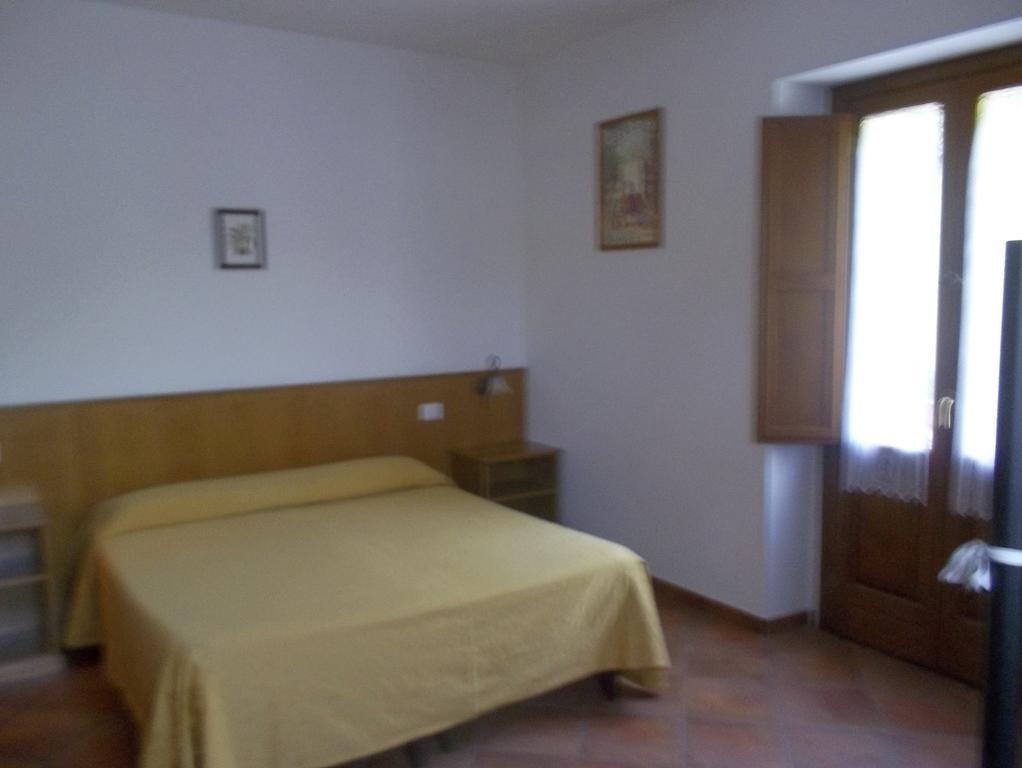 Le Antiche Torri Bed & Breakfast Pescasseroli Oda fotoğraf